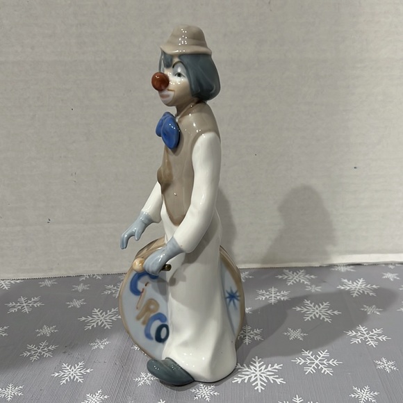 Casades Clown Circus Drum Porcelain Figurine, Made in Spain. - Picture 4 of 7